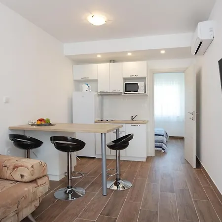 Apartamento Lana*** *
