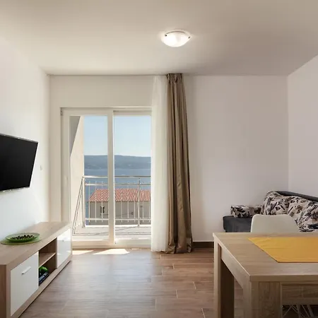 Lana*** Apartmán *