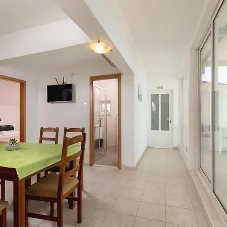 Lana*** Apartmán