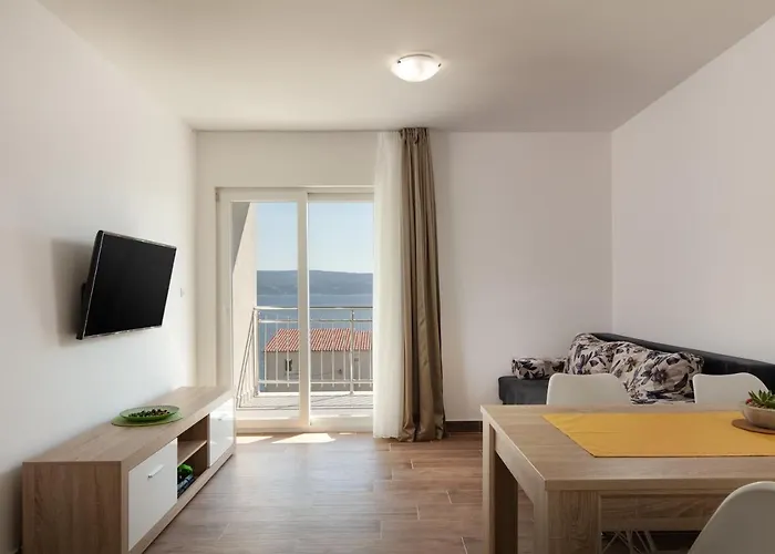 Lana*** Apartmán *